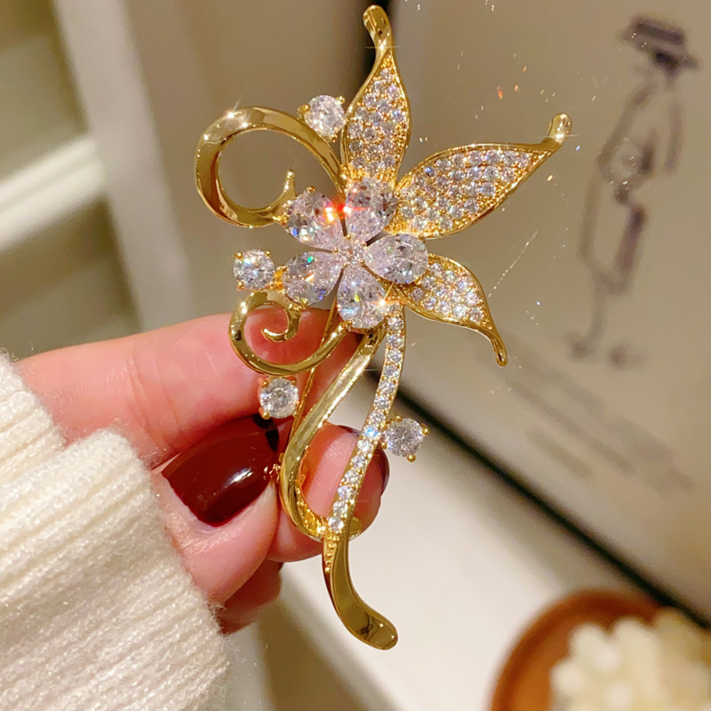 Men'S Accessories Trends 2025 - 1 Stück lebendige Blumenbrosche für Damen